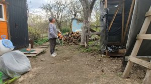 На даче.Хлопоты на огороде.