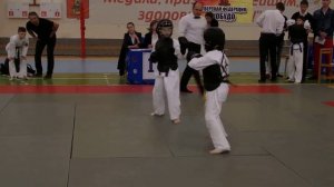 сильные удары руками . каратэ .кабудо .