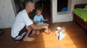 Большие и крепкие мыльные пузыри – подробная видео инструкция, советы и секреты приготовления.