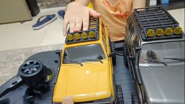FMS FCX18 RTR & RocHobby LC80 Unboxing & Comparo