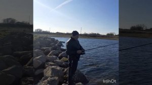 рыбалка на старобжегокае озеро ждем поклевки . ловим щуку и окунька .