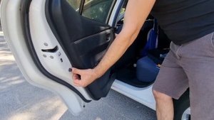 Toyota Corolla 2014+(E180) Rear Door Window Removal