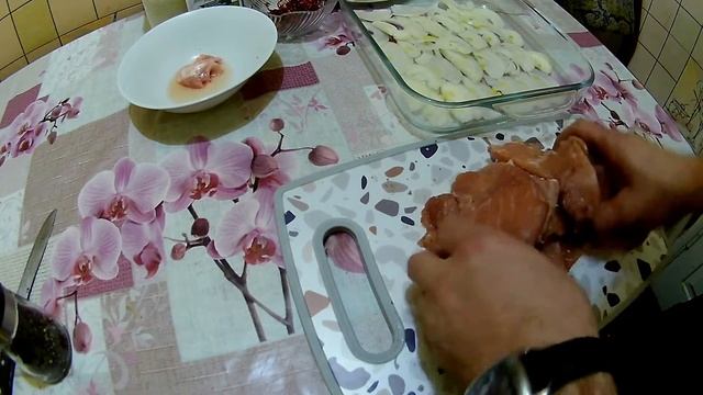 Мясо по французски, свинина в сметане с помидорами и сыром, свинина в духовке, (Meat in French)