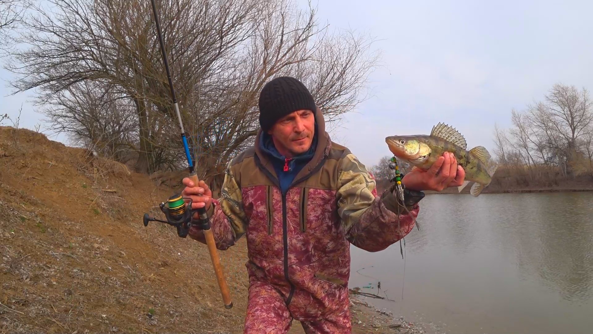 Видео рыбалка весной. Рыбалка в Астрахани 2022. Щука весной. Рыбалка на озере.