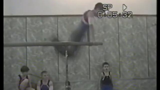 Брусья. Сальто назад из виса в соскок смотреть онлайн