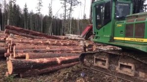 Заготовка древесины - Харвестер John Deere 2154