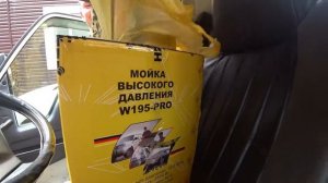 Toyota Dyna замена топливного фильтра. Рабочие будни на грузовике.