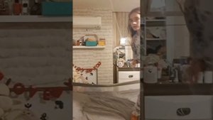 учу делать сальто на кровати)))