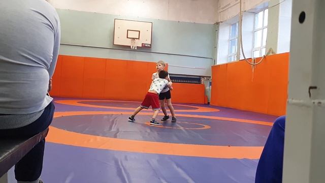 Борьба в 7 лет. Адреналин зашкаливает. Глубинка России. Страсти нешуточные. смотреть онлайн