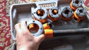 Набор плашек для нарезания резьб