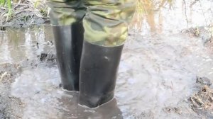 Muddy Tall Boots-1-Резиновые сапоги в грязи