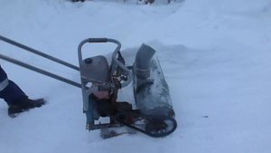 Снегоуборщик из бензопилы (первый запуск)