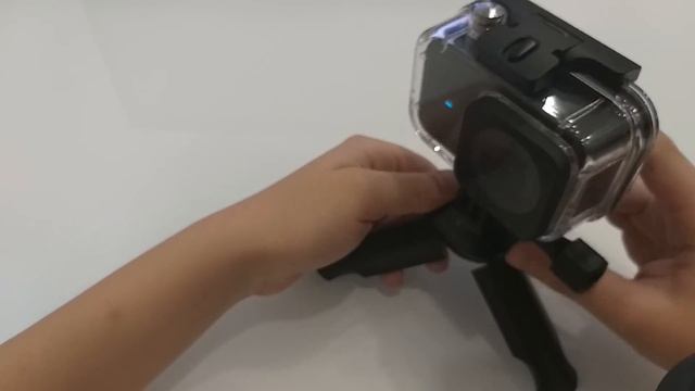 Распаковка аквабокса и аксессуаров для экшн камеры Xiaomi mijia 4k пример сьёмки под водой смотреть онлайн