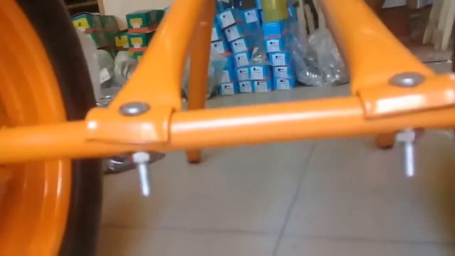 ОБЗОР ДВУХ КОЛЕСНОЙ САДОВОЙ ТАЧКИ ФИРМА  IVT/  ПРОЦЕСС СБОРКИ смотреть онлайн