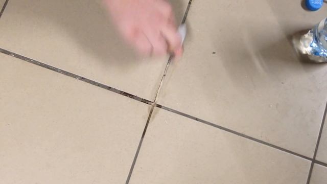 Как почистить межплиточные швы? Меламиновая губка выручает! смотреть онлайн