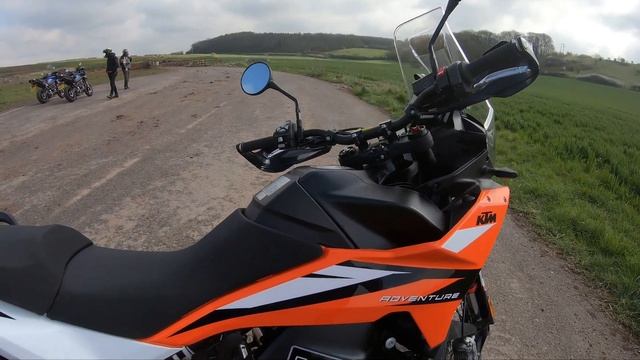 Взяли на тест райд KTM 890 Adventure в Англии. смотреть онлайн