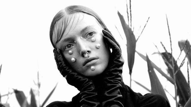 За кадром: съемка cover story для ноябрьского номера Vogue UA смотреть онлайн