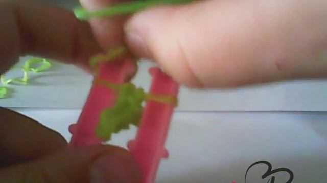 Буква А из резинок на рогатке смотреть онлайн