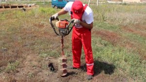 Работа с бензобуром на одного оператора