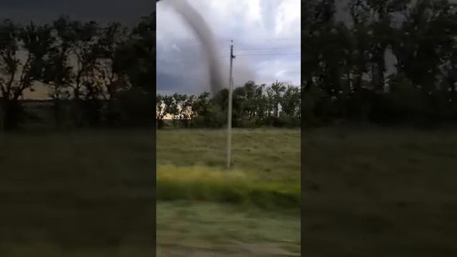 Торнадо в Дубовом Умете, вы просто посмотрите на его размеры смотреть онлайн