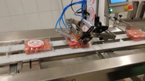 Нанесение этикетки на мягкий лоток АЭК60