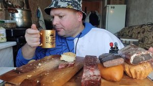 МУКБАНГ Бастурма и Суджук,хлеб с паштетом,пирожок и кекс/ОБЖОР/перекус