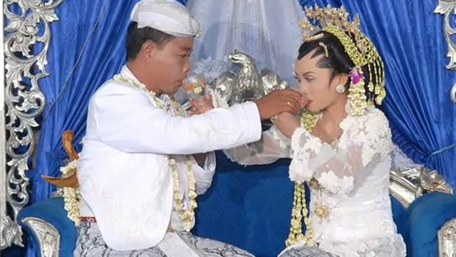 Wedding Ceremony ( A Traditional Wedding Ceremony from Java Island Indonesia ? смотреть онлайн