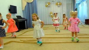 Новогодний Утренник в детском саду ? Веселая песенка в садике про башмачки