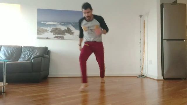 LEARN CAPOEIRA :HOW TO GINGA? смотреть онлайн