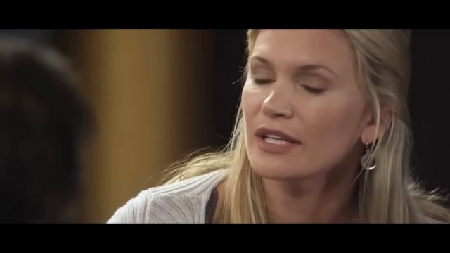 Хулиганы не понимают что девушка над которой они издеваются нравится самому известному парню в школе смотреть онлайн