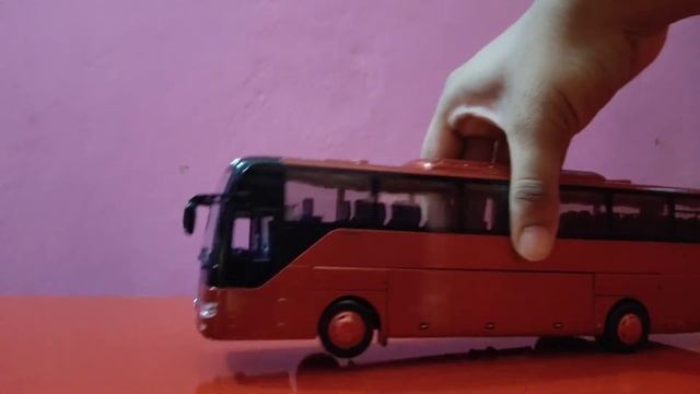 YuTong Bus ZK6122H Die Cast Bus Scale 1.43