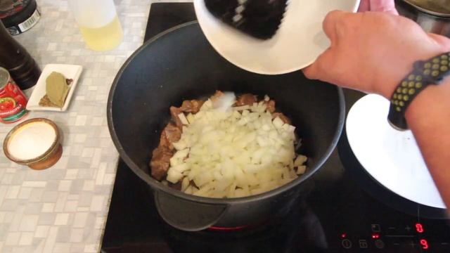 Видео рецепт приготовления бигуса из мяса кабана_ как вкусно потушить кабанятину с капустой.mp4