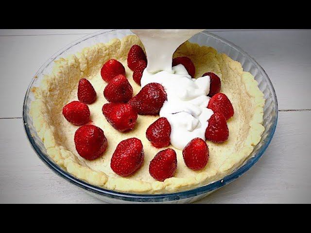 2 ЯЙЦА + СМЕТАНА И КУСОЧЕК МАСЛА! Обалденный ПИРОГ с Клубникой, Готовлю 3-й День подряд