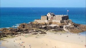 Places to see in ( Saint Malo - France ) Saint Malo Beach