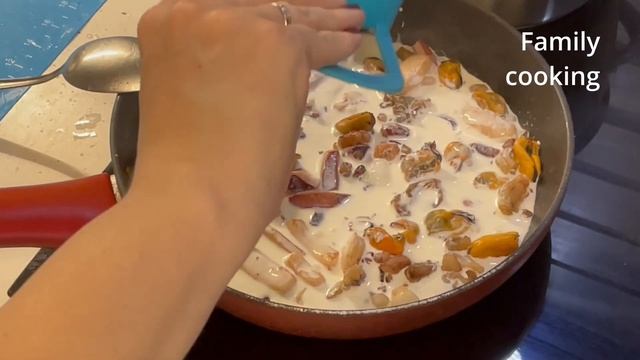 Паста с морепродуктами в сливочно-сырном соусе смотреть онлайн