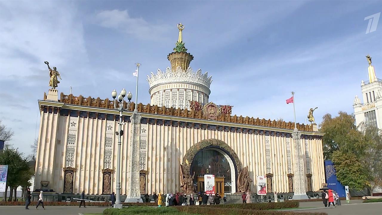 К открытию выставки-форума "Россия" на ВДНХ готовится большая команда гидов