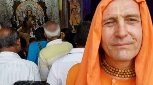 Поклонение Богине Дурге: Дурга Пуджа. Но сама эта Богиня поклоняется Кришне.