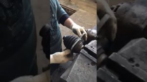 Установка хомута на пыльник привода