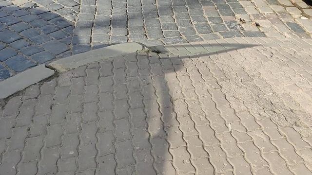 07.04.2022 Черновцы. Памятник Миру, культурное смешение беженцев и разные истории вокруг смотреть онлайн