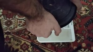 Накачка газовой пружины специальным приспособлением в домашних учловиях