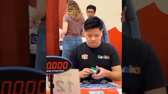 nuevo récord de @MaxFast23cubo rubík 3x3 2.134 (parodia para celebrar el mundial de cubos rubíks)