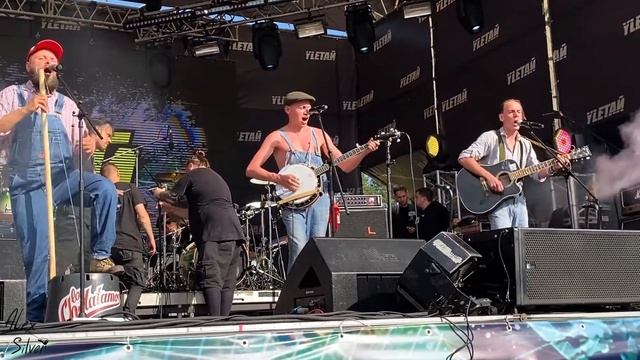 Los Chotatamos - Самка снежного человека (Live, Улетай, 16.07.22) смотреть онлайн