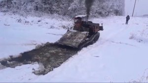 ТДТ-55(полстапятка), легенда лесозаготовки. Трактор трелёвочник штурмует реку