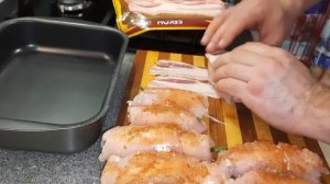 Куриное филе в беконе в духовке.