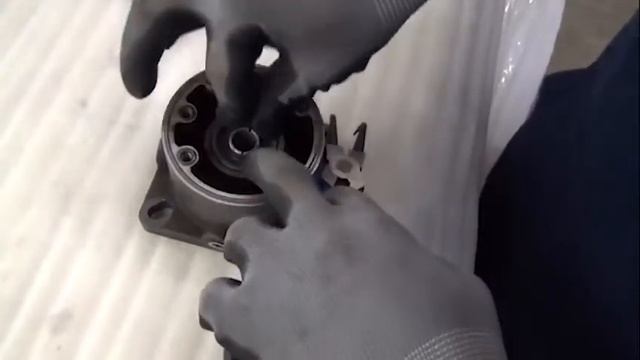 Servicing Air Intake Valve смотреть онлайн