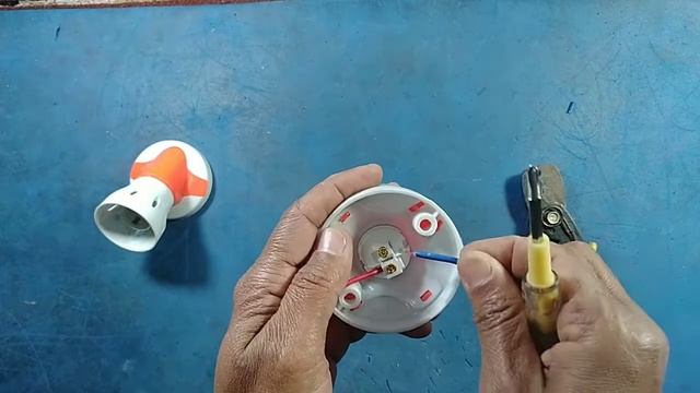 How to connect holder E27/B22 both./How to join B22/E27 bulb holder. смотреть онлайн