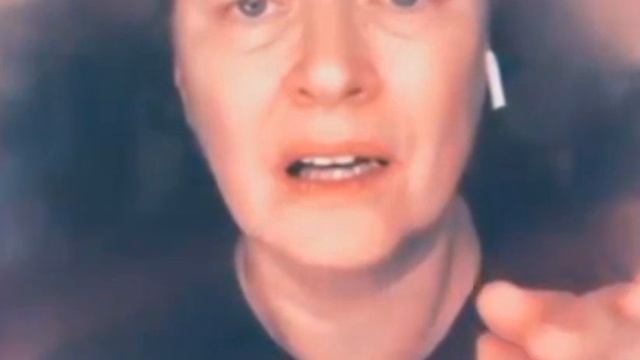 «Это все» – песня группы «ДДТ» из одноименного альбома. Автор текста и музыки – Юрий Шевчук смотреть онлайн