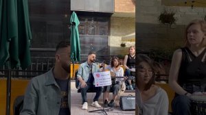 Jony спел на улице