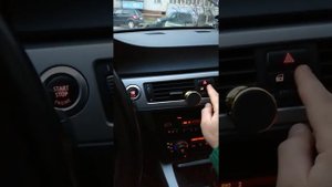 БМВ е90 320i обзор! Проверка уровня масло.