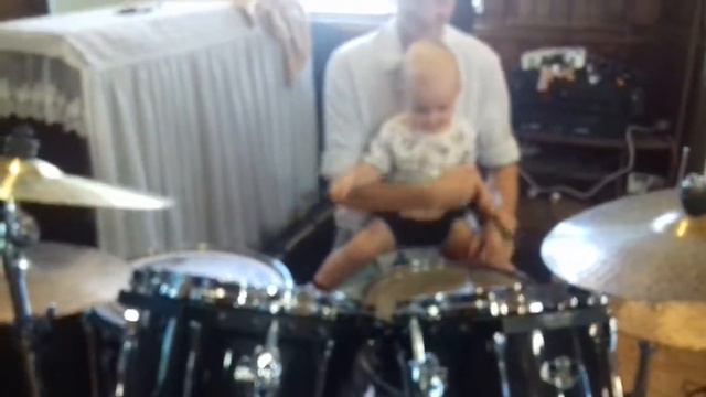 Паша внук играет на барабанах смотреть онлайн